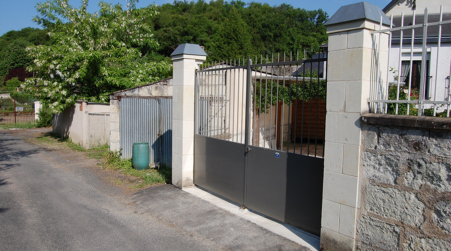 Portail à Chènehutte